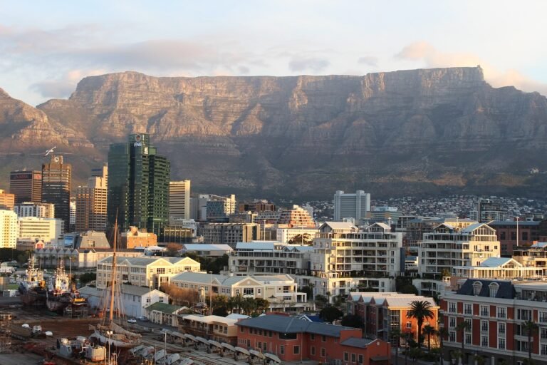 table mountain, cape town, south africa-836847.jpg